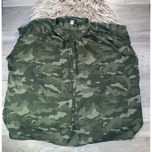 Old navy women’s camouflage button down shirt
